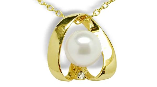 Flair a Japanese Akoya Cultured Pearl Pendant
