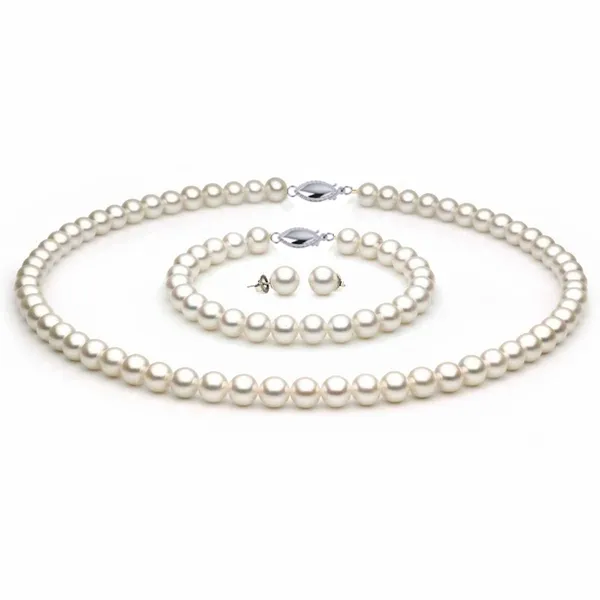 Complete set of AAA Quality 6.5-7.0 mm White Freshwater Pearls