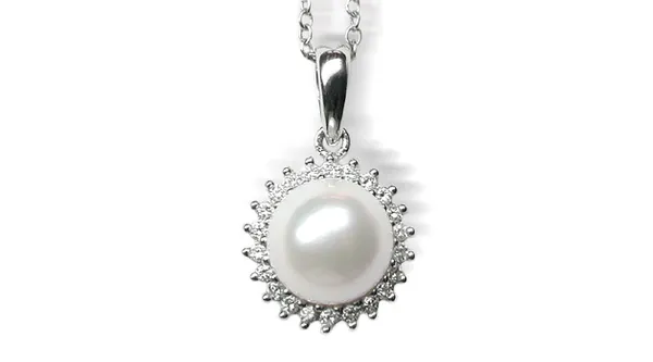 White Sunflower a Japanese Akoya Cultured Pearl Pendant