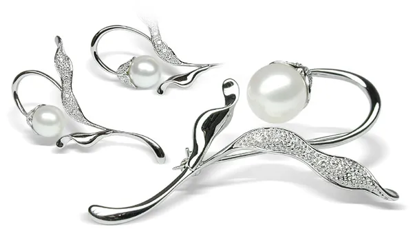 Tulip White South Sea Pearl Brooch