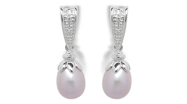 Kade a Japanese Akoya Cultured Pearl Pendant