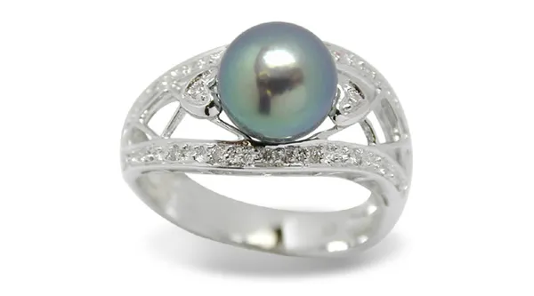 Cian a Japanese Akoya Cultured Pearl Ring