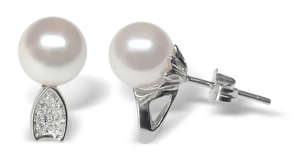 White Riva a Japanese Akoya Cultured Pearl Earring