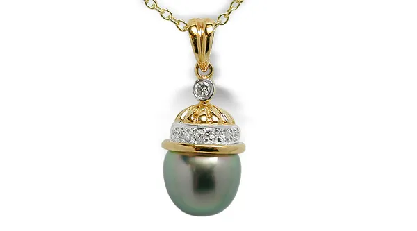 Paras a Black Tahitian Cultured Pearl Pendant