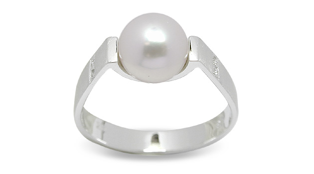 Mercury a Japanese Akoya Cultured Pearl Ring