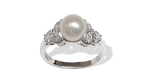 Pearl and Leaf Diamond Ring