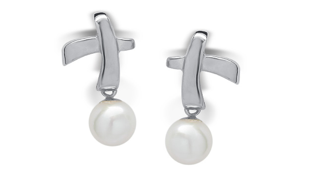 XOXO Japanese Akoya Cultured Pearl Dangle Earring